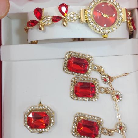 ساعة يد مع بارير