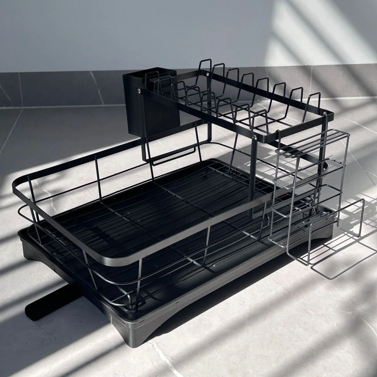 منظّم الصحون كيساعدك ترتّبي الكوزينة ديالك وتستافدي من المساحة بشكل ذكي