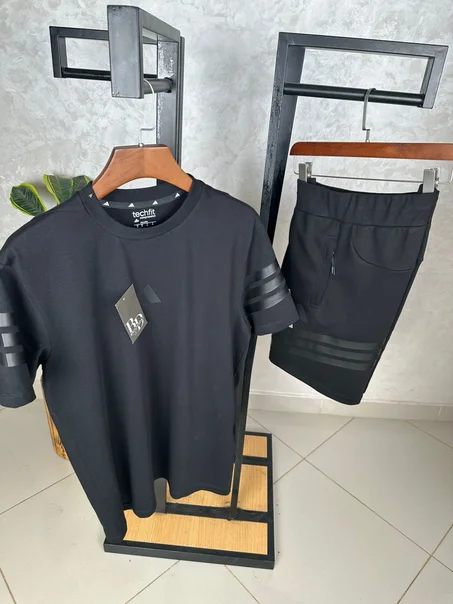 Ensemble Adds Classic Sportswear – noir 2025 (copy)