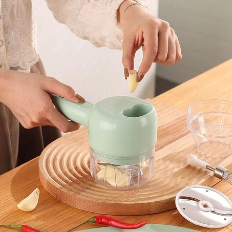 "مفرمة طعام كهربائيةمفرمة كهربائية 4 في 1 لتسهيل مهامك في المطبخ.."