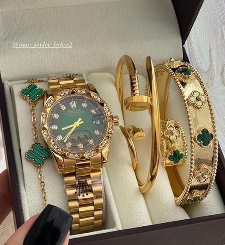 الأزياء والإكسسوارات النسائية