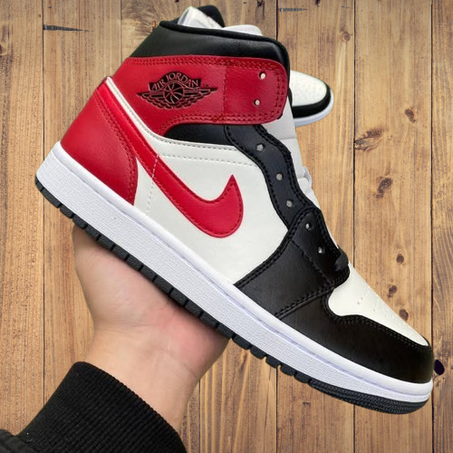 الحذاء الرياضي الأيقوني Air Jordan 1 Mid - لمسة من الأناقة والتراث