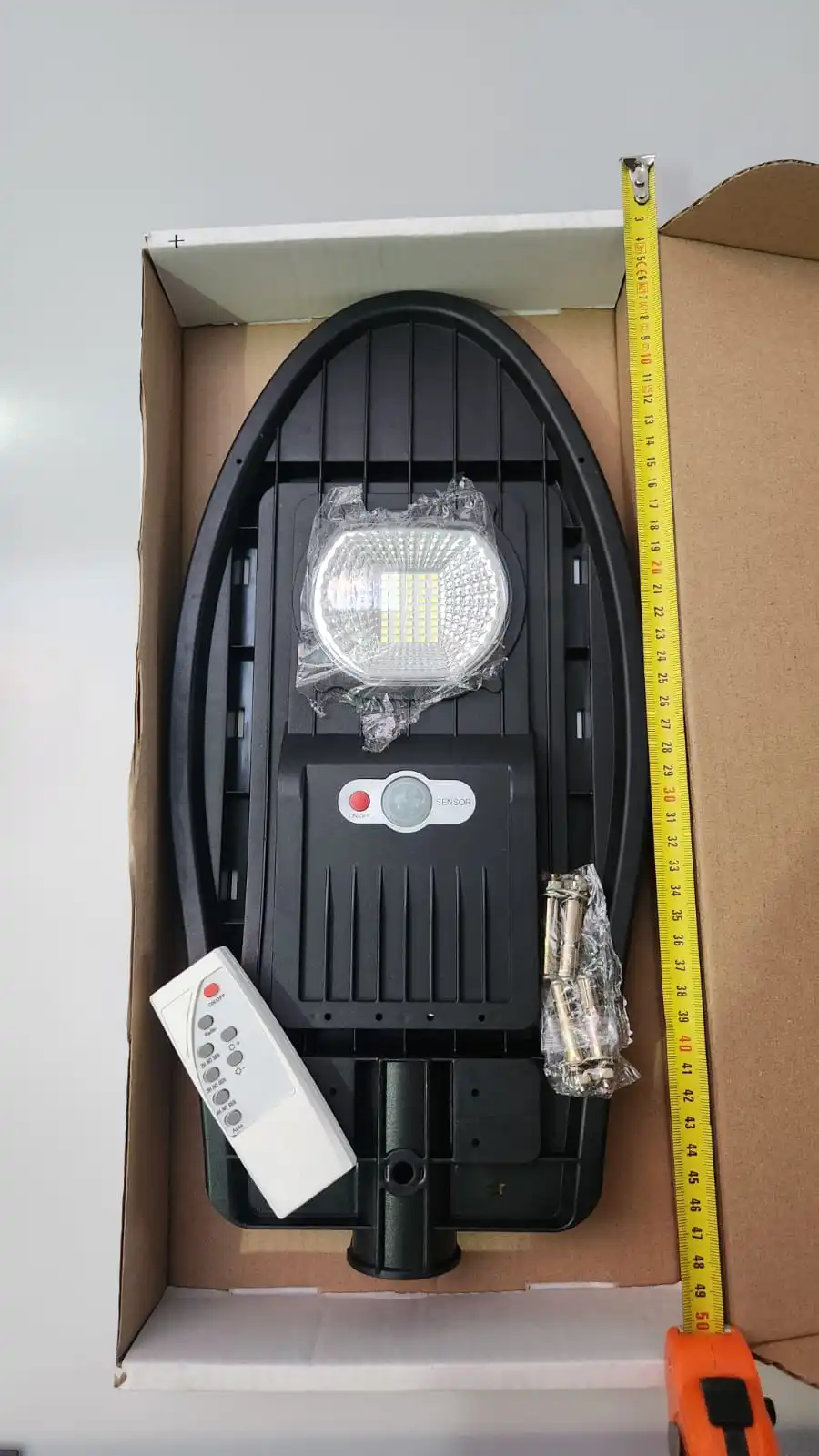 مصباح طاقة شمسية 50 واط ذكي 🔥 إضاءة قوية + مستشعر حركة + بدون كهرباء