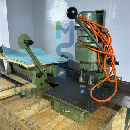 lot de machines finition (cercleuse-élévateur-piqueuse)