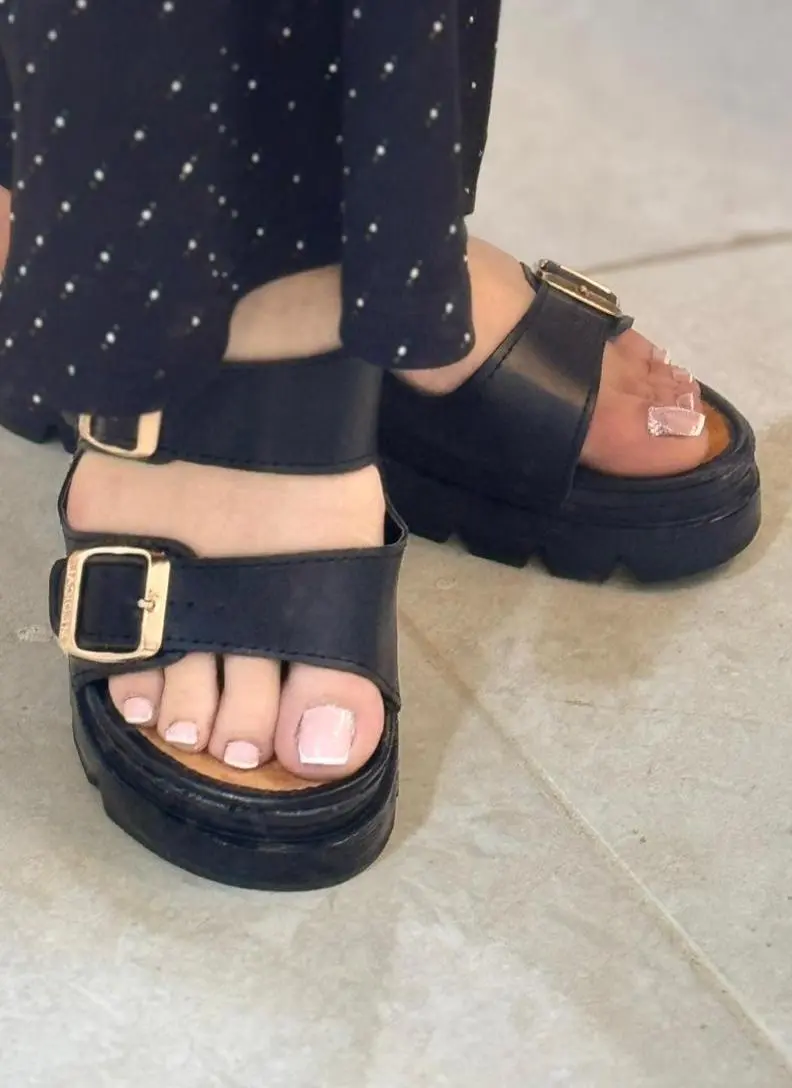 ✨ صندالات طبية عصرية تجمع بين الراحة والأناقة ✨