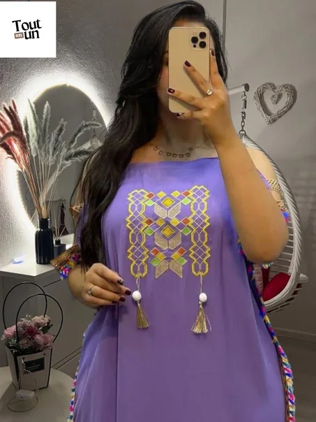 كندورة سياحية خيط بطرزة متوفرة بجميع الالوان