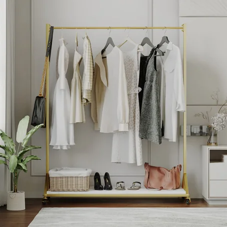 االملابس والاحدية والحقائب