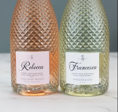 Étiquettes personnalisées pour Prosecco, Champagne, et Vin : Un cadeau humoristique et unique pour Noël, les mariages, les anniversaires et les enterrements de vie de jeune fille.