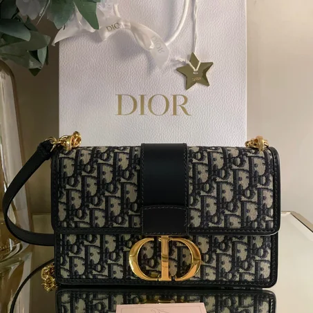 30 MONTAIGNE FLAP CHAIN BAG