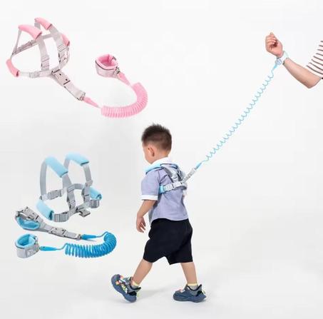 حزام أمان للأطفال مع سوار أمان قابل للتمدد – راحة البال لك وحرية الحركة لطفلك