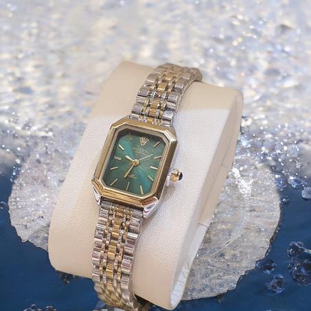 ساعة نسائية من ROULEX  رمز الجوذة والدوق الرفيع