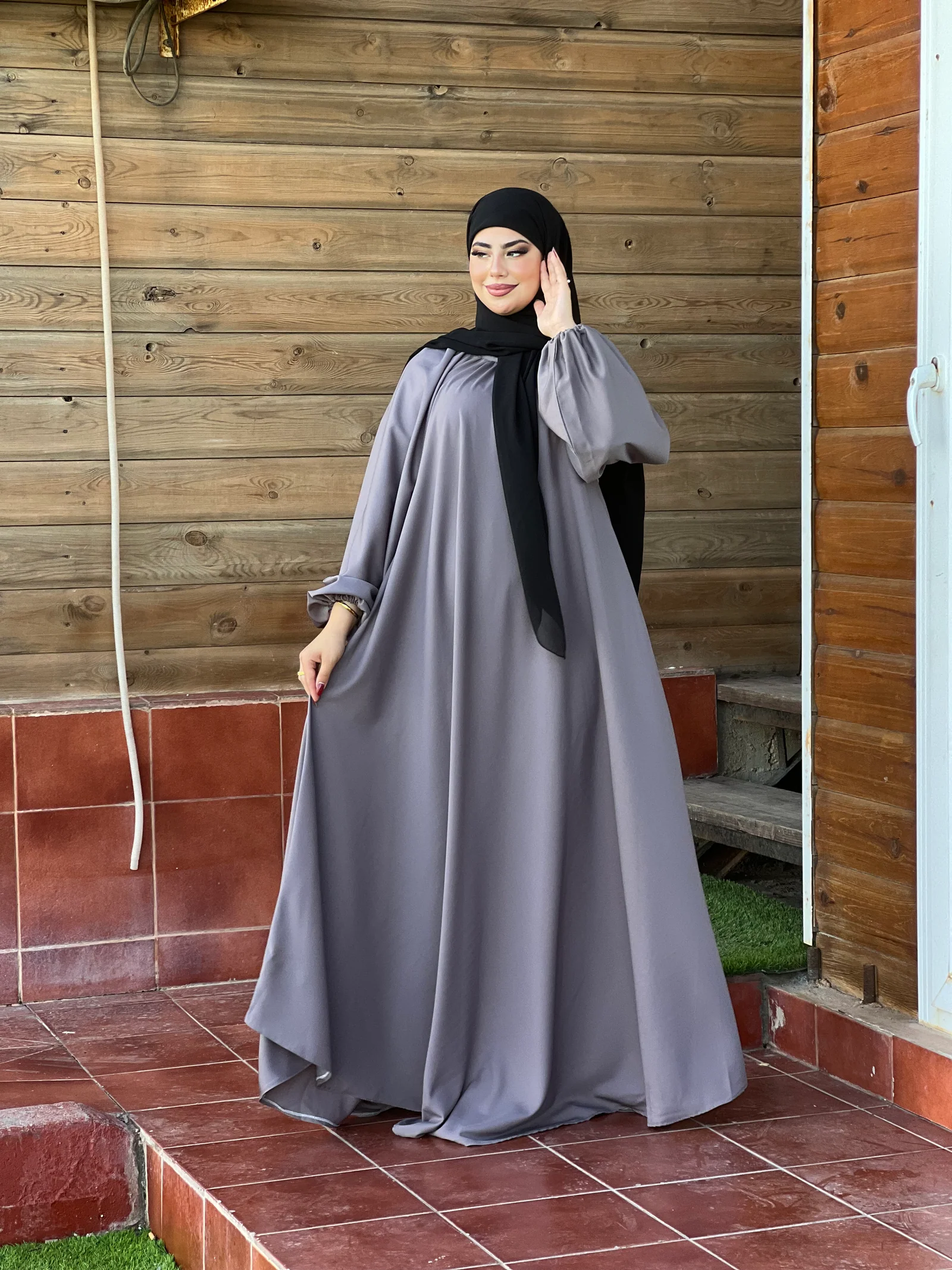 عباية آلاء بثوب كريب روزا