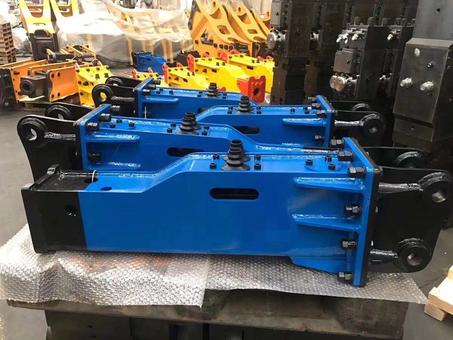 SOOSAN HYDRAULIC BREAKER - SB60  SILENT TYPE.