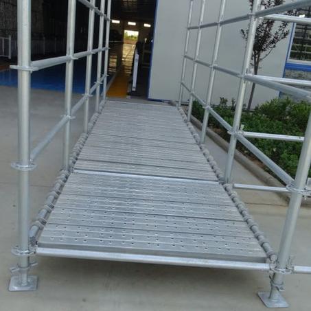 SCAFFOLDING LAYHER -  Steel Plank With Hook Type U ( LES PLANCHERS )