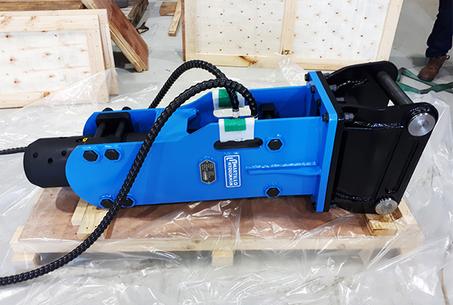 KOMAC HYDRAULIC BREAKER - SB81A   SILENT TYPE.