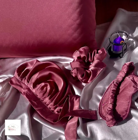 paque de luxe en satin de soie en pourpre ( taie d'oreiller- bonnet -chouchou- masque de sommeil )