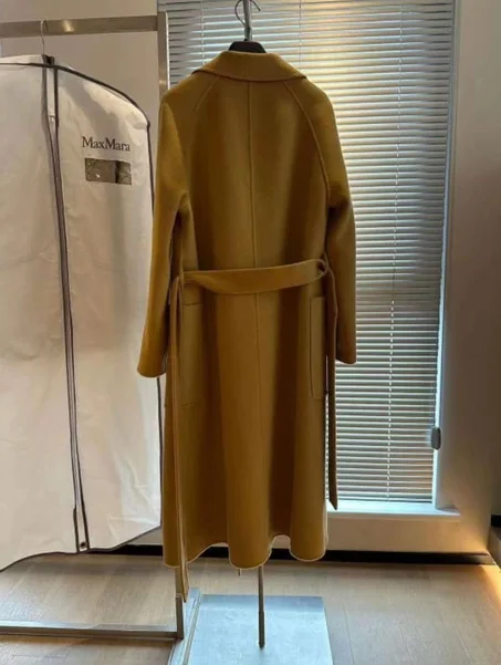 Elegant women's coat