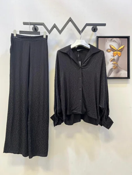 Long-sleeved shirt with long pants