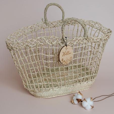 حقيبة من الرافيا المنسوجة يدويًا