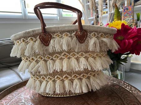 سلة منسوجة يدويًا في مراكش،