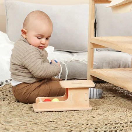 La Boîte de Permanence de l'Objet - Montessori