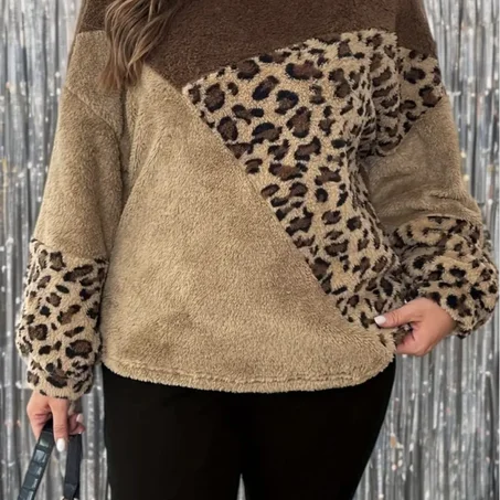 الكنزة الصوفية التي ترتديها العارضة