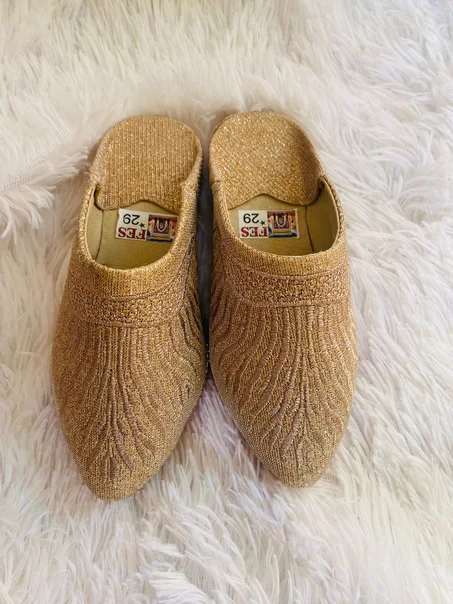 بلغة شرقية أنيقة بتطريز راقي