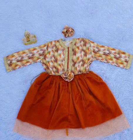 🎉💖 فستان احتفالي مميز للبنات 3-4 سنوات – إطلالة فخمة تناسب الأعراس والمناسبات الخاصة 👗🌟