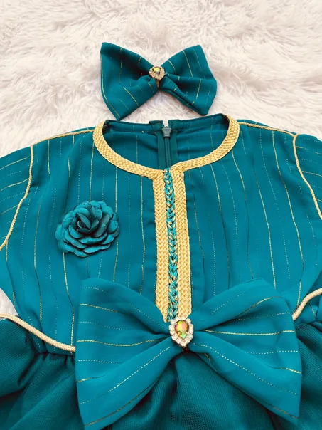 قفطان زوين بتفاصيل ذهبية مميزة