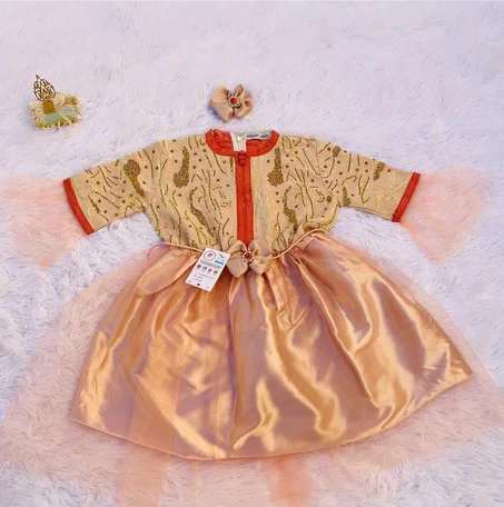 👑🌸 فستان راقي وفخم للصغيرات من 3 حتى 4 سنوات – حضور قوي وأناقة لا تُقاوم 👗🔥