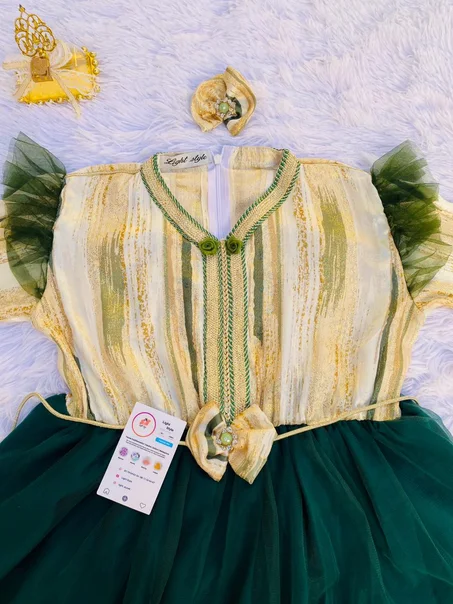 قفطان ملكي للصغيرات بلمسة تقليدية راقية