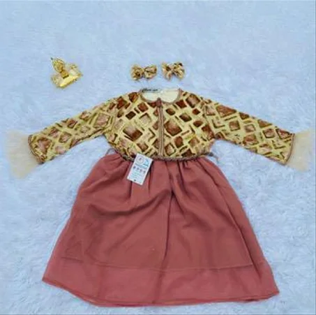 👑✨ فستان فاخر وأنيق للبنات من 3 إلى 4 سنوات – إطلالة أميرية تخطف الأنظار من أول ظهور 👗🌸