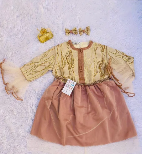 فستان فاخر للصغيرات 2-3 سنوات 👑 – جودة عالية بتفاصيل دقيقة ✨