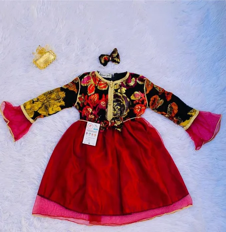 قفطان احتفالي للصغيرات 🎉 – فخامة مغربية بتفاصيل راقية ✨