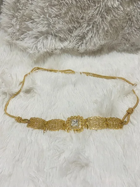 Ceinture Royale Dorée – Charme Traditionnel