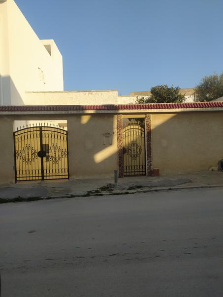 A vendre  villa s+3  258m² couverte 110m²