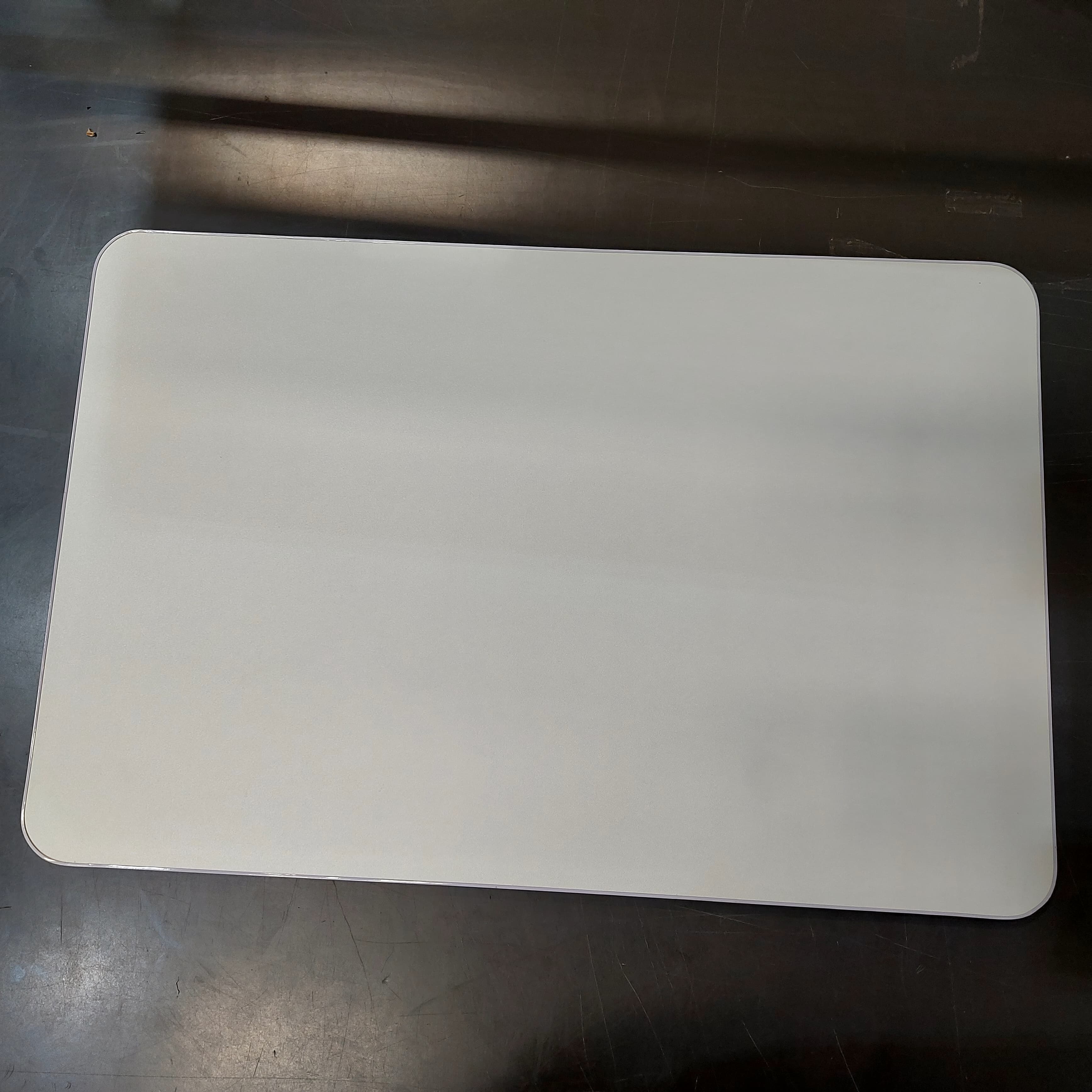 • طاولة متعددة الاستخدامات