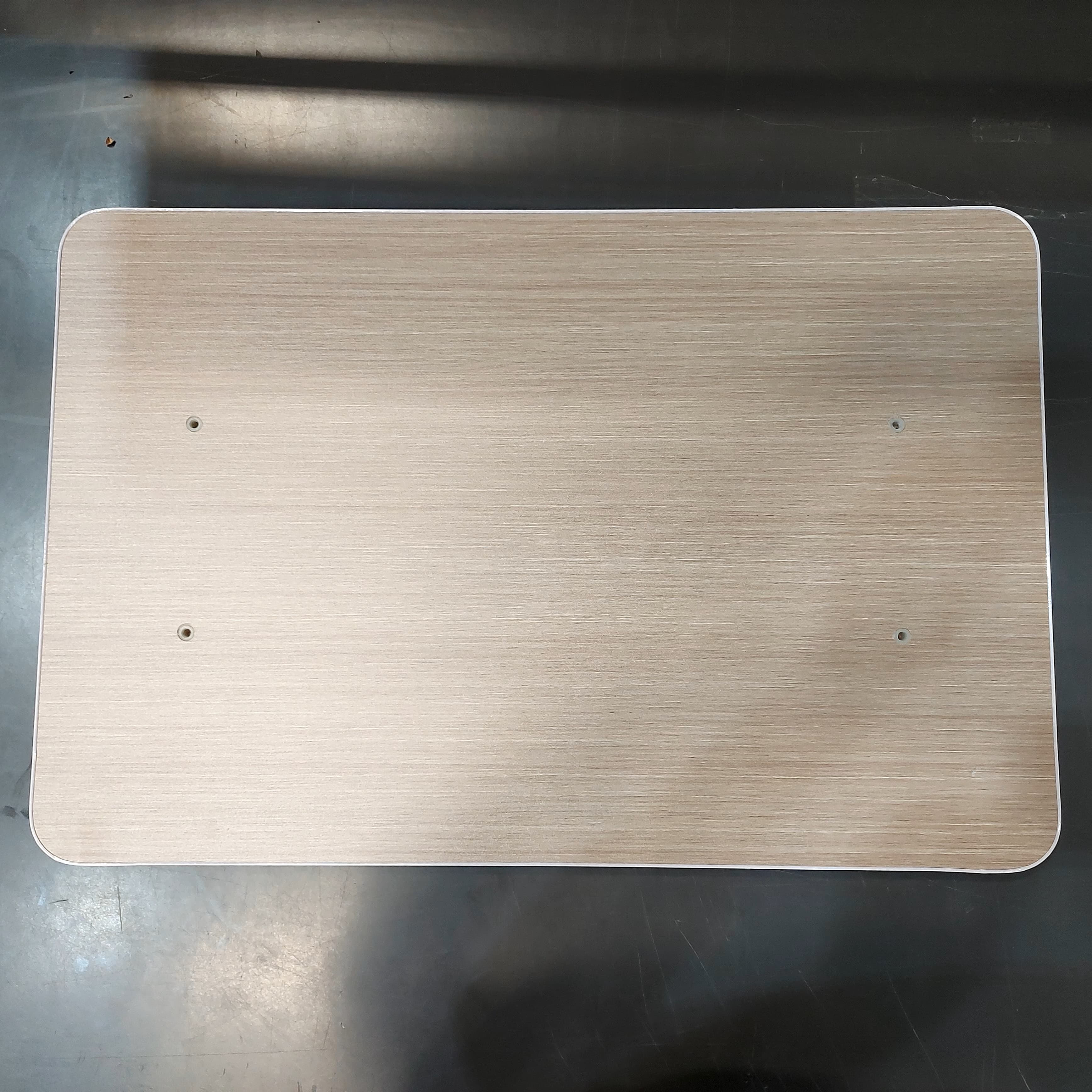 • طاولة متعددة الاستخدامات