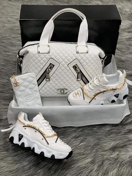 Sac avec des chaussures Sportif