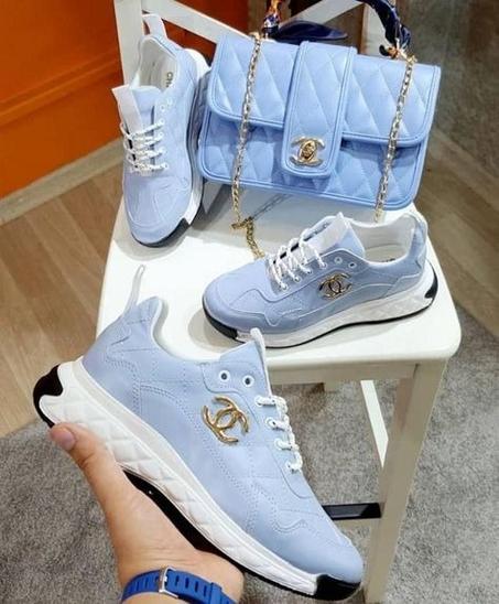 Sac avec chaussures de sport