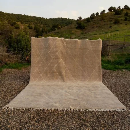 Taupe Rug with white straights Beni Mrir't Rug (ref: m085)