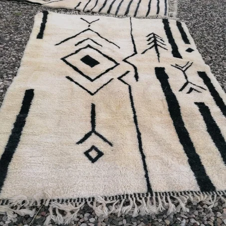 Moroccan Handwoven Azilal Rug (ref: a54)