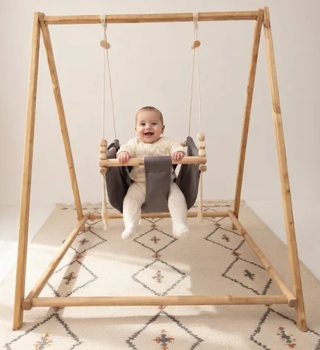 السعادة… تتأرجح هنا 🧸