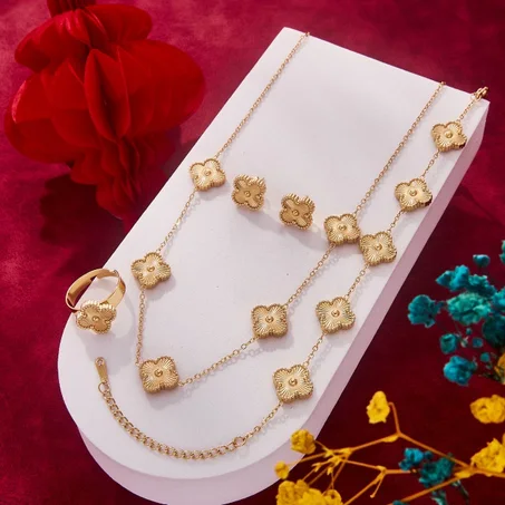 Ensemble Vancleef ✨Collier + bracelet + bague + boucles 🥺 سنسلة حلقات خاتم كورميط  en acier inoxydable ( + boite gratuite ) 😍