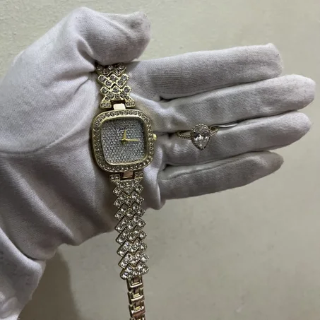 Montre dorée + bague ✨ ساعة + خاتم