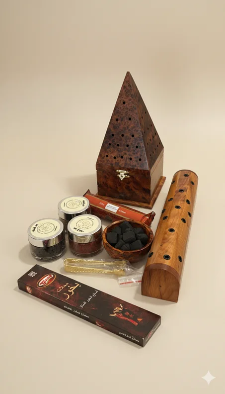 مبخرتين من خشب العرعار + 3 أنواع بخور فاخرة + ملقط + علبة الفحم + علبة عود الند