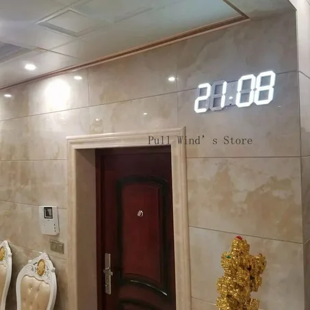 ساعة انيقة و رائعة