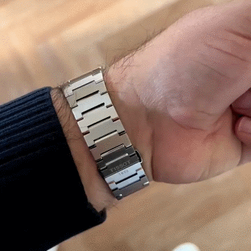تيسو PRX Powermatic 80 - أناقة جريئة بلون سماوي