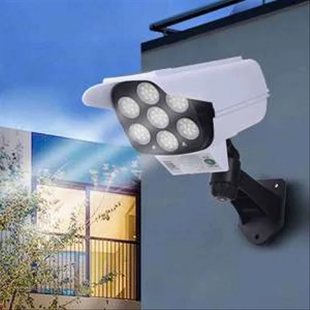 ضوء على شكل كاميرا يعمل بالطاقة الشمسية (copy)