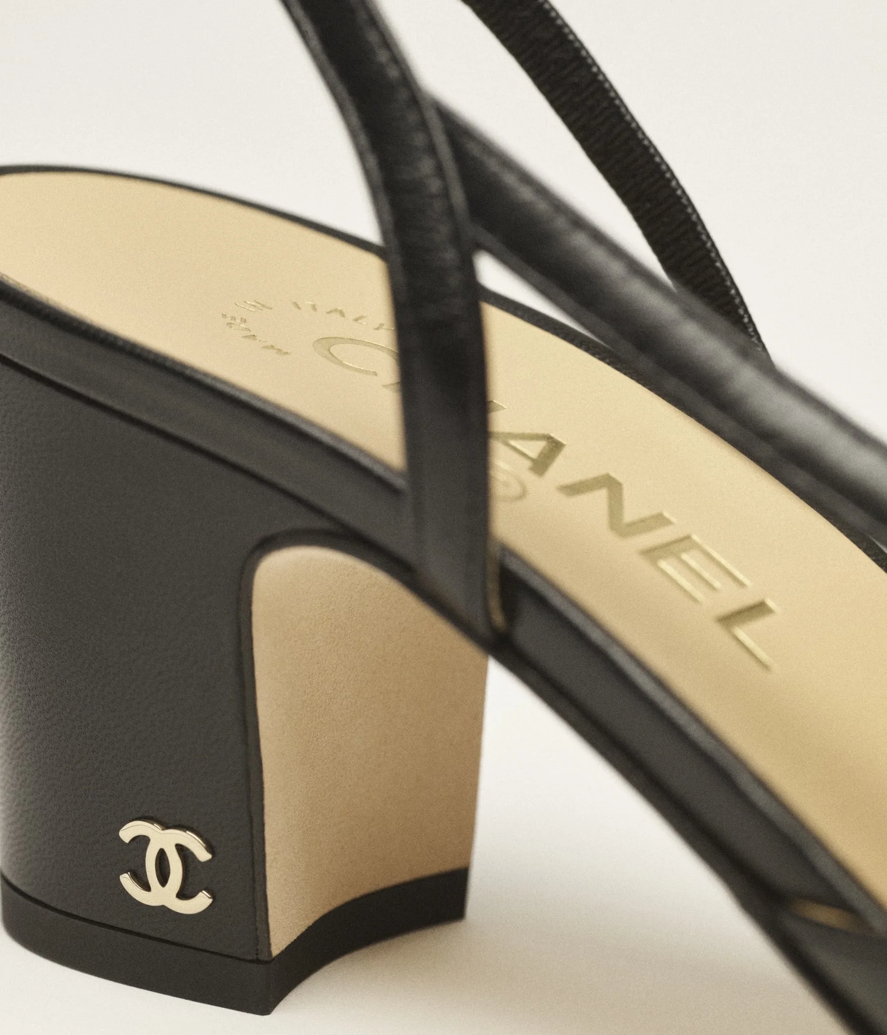 SLINGBACKS Chèvre & gros Beige & noir CHANEL